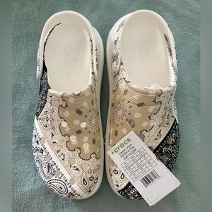 Brand New CROCS Classic Crush Bandana Clog - Size Men’s 9 or Woman’s 11